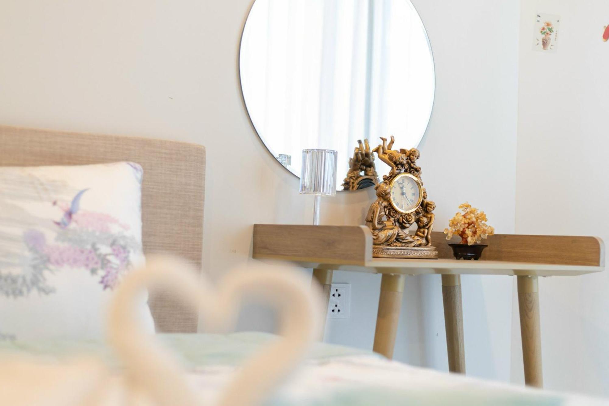 The Song - Suri's Apartment *