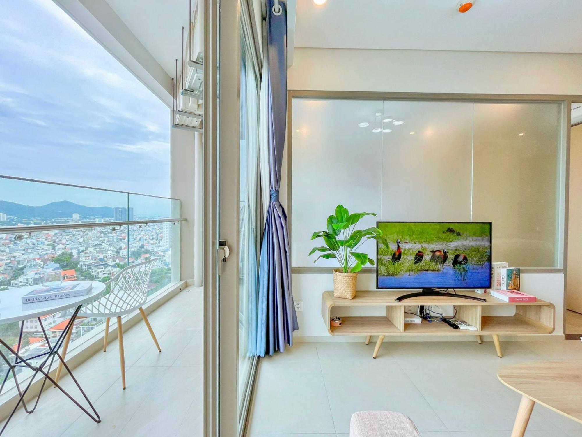 The Song - Suri's Apartment