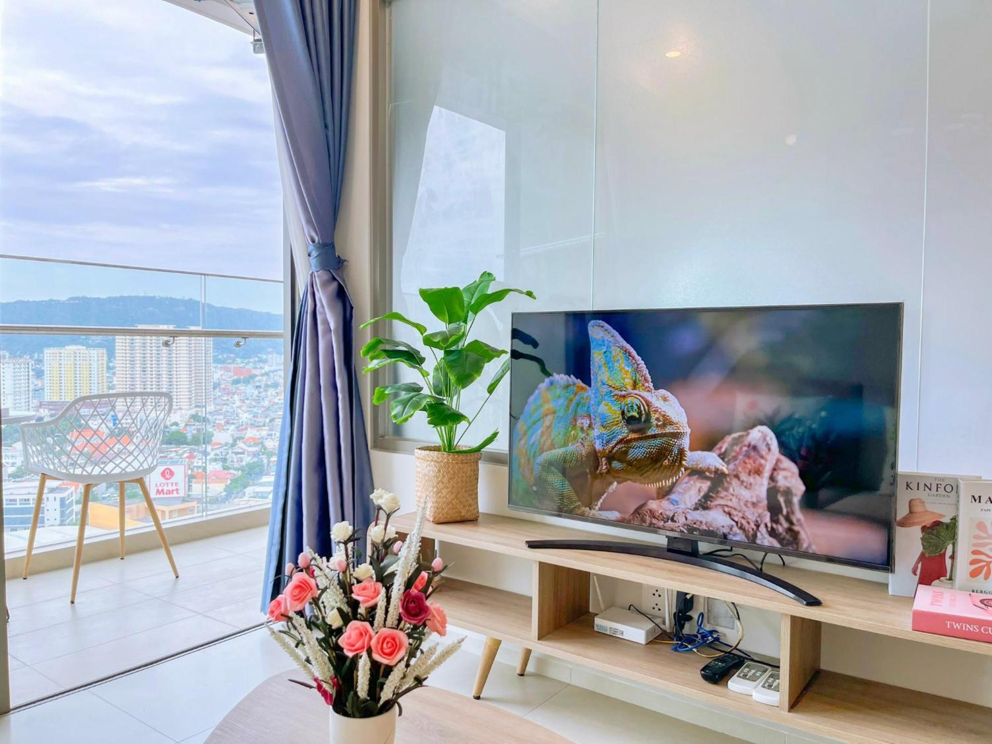 The Song - Suri's Apartment *
